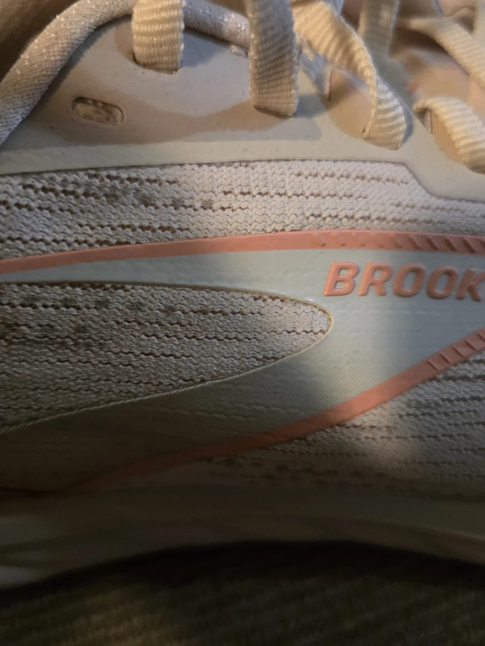 Brooks Woman Running Sneakers in Cream with Peach Accents